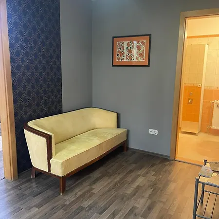 Hotello Apartmanhaz Es Panzio Zalaegerszeg Exterior photo