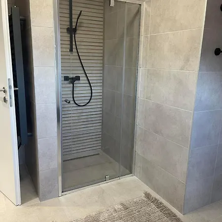 Hotello Apartmanhaz Es Panzio Zalaegerszeg Exterior photo