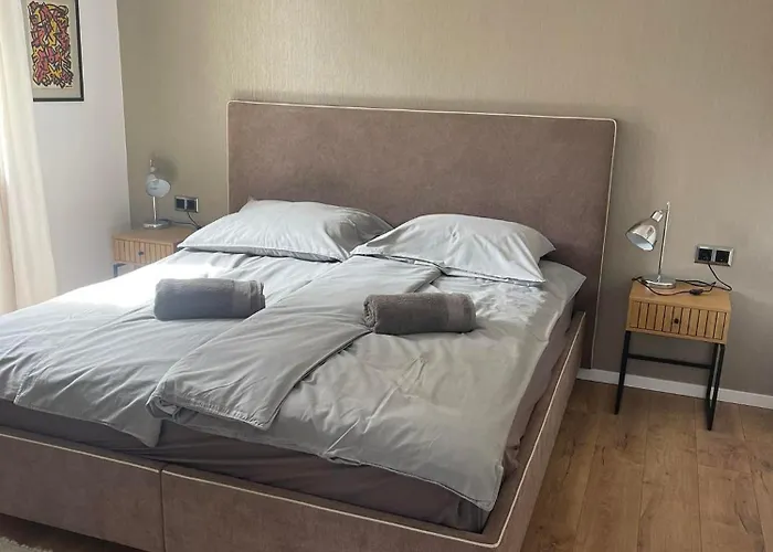 Hotello Apartmanhaz Es Panzio
