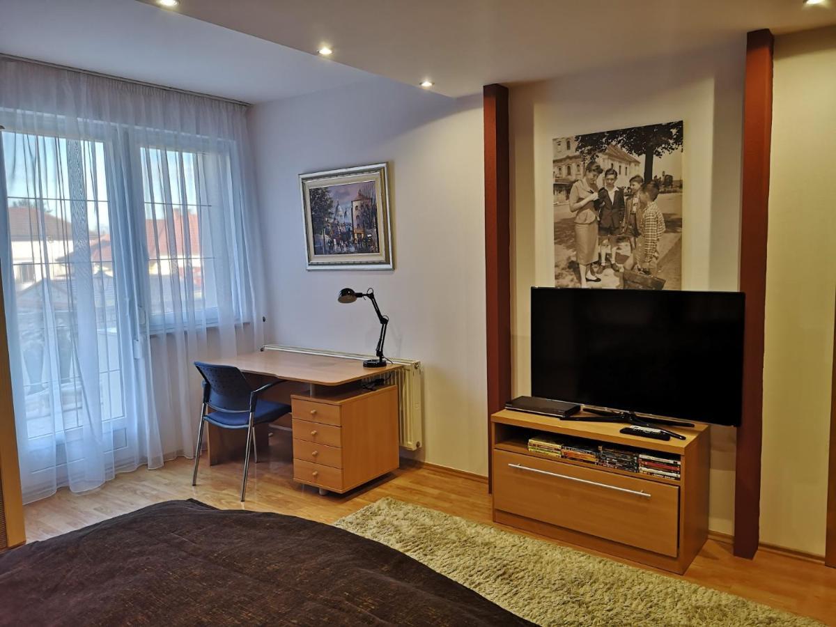 Hotello Apartmanhaz Es Panzio