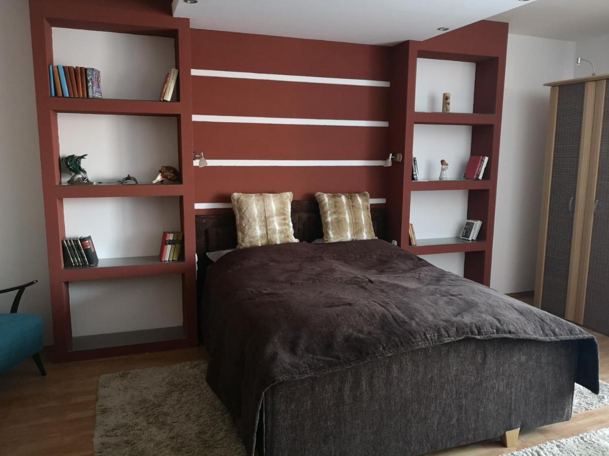Hotello Apartmanhaz Es Panzio Apartment *