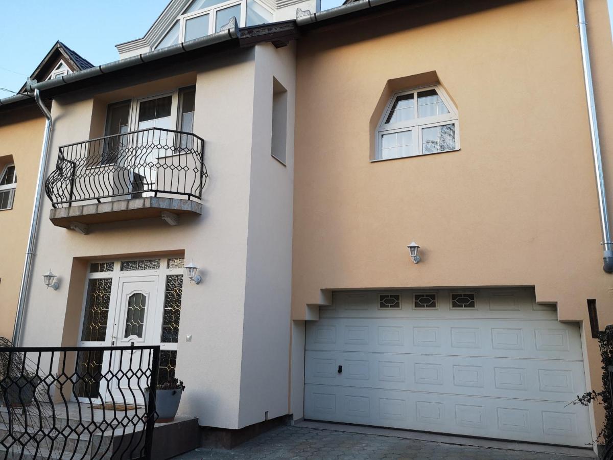 Hotello Apartmanhaz Es Panzio