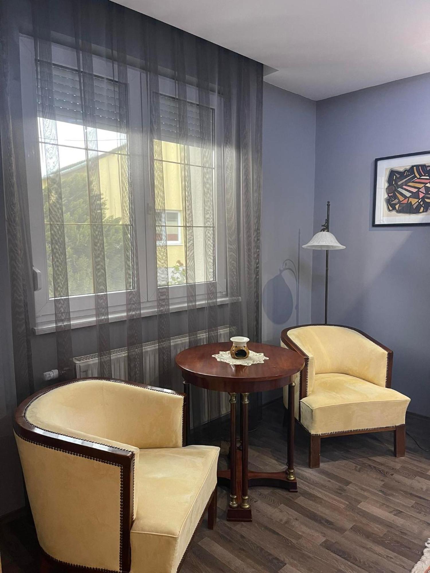 Hotello Apartmanhaz Es Panzio